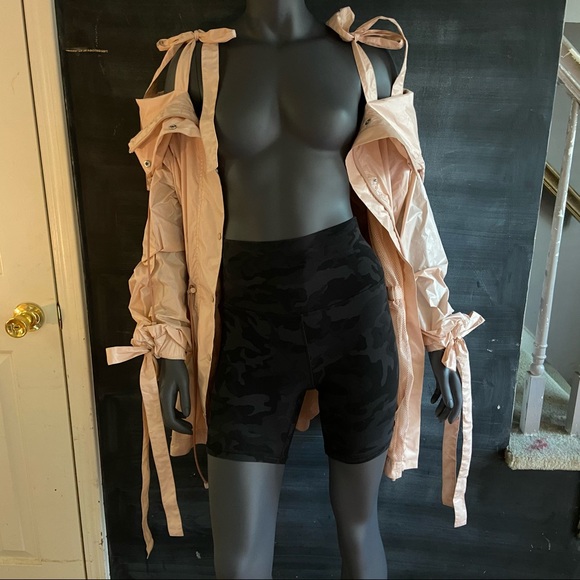 Host Pick! Fenty x PUMA by Rihanna Bow Cuff Parachute Jacket Pink - Picture 8 of 12